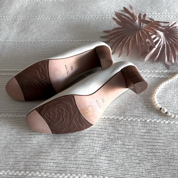 Taryn Rose Cream All Leather Block Heel Pumps Size Euro 39.5 Us 9 - Picture 16 of 16